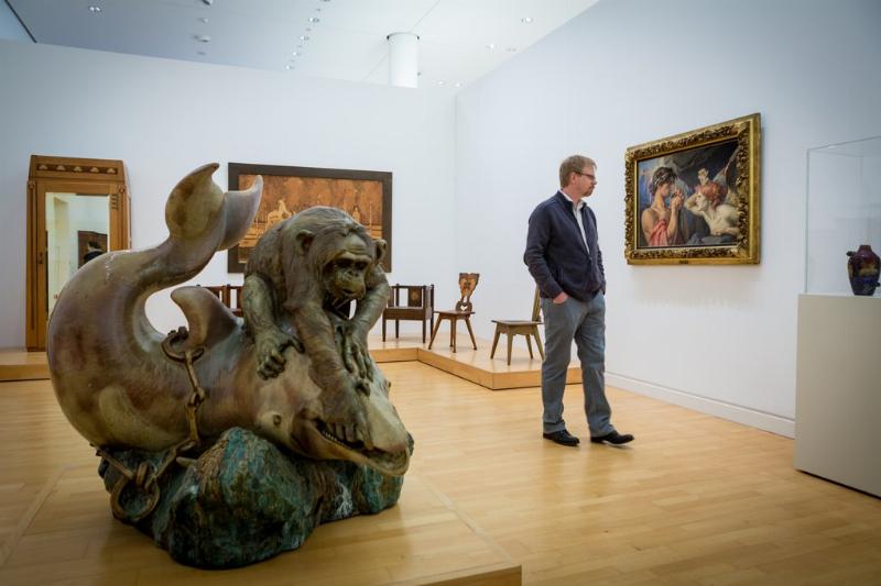 Intégration harmonieuse de l'architecture classique moderne dans le paysage urbain